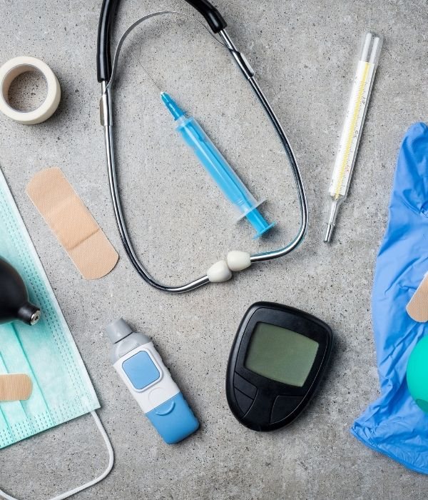 Medical kit with instruments